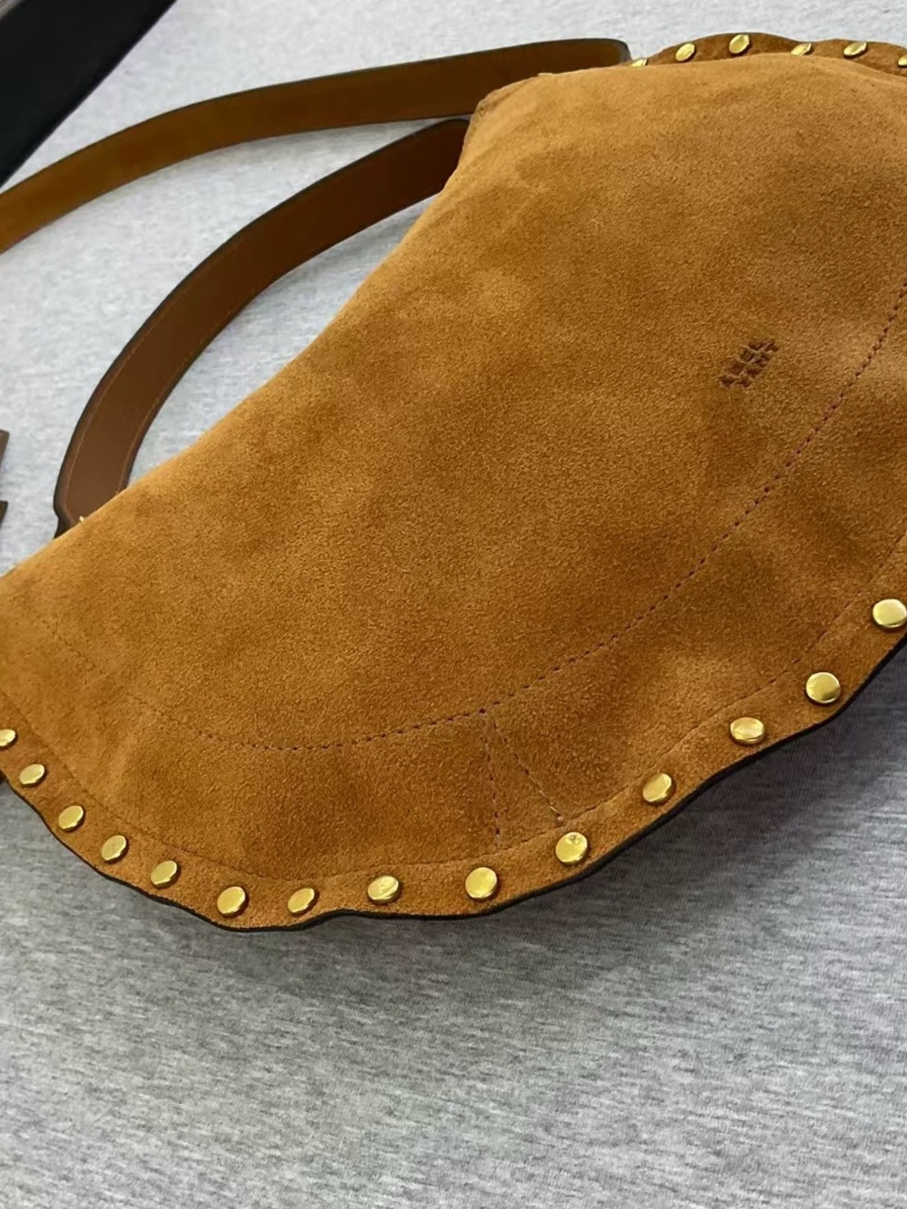 Isabel Marant OSKAN SOFT ZIP BAG
oskan soft zip bag in suede calfskin leather - Picture 14 of 16